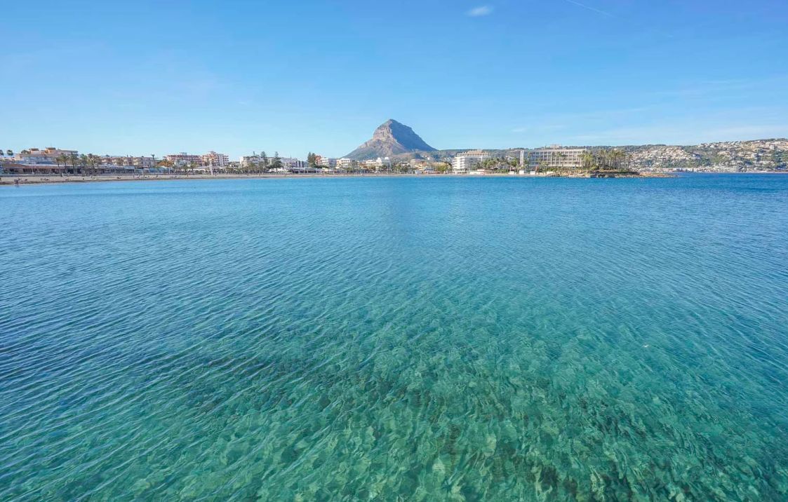 Villa moderna de nueva construcción junto a Cala Blanca en Jávea