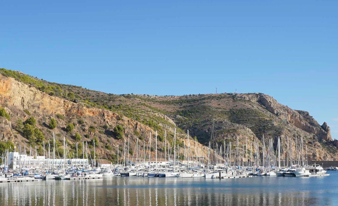 Villa moderna de nueva construcción junto a Cala Blanca en Jávea