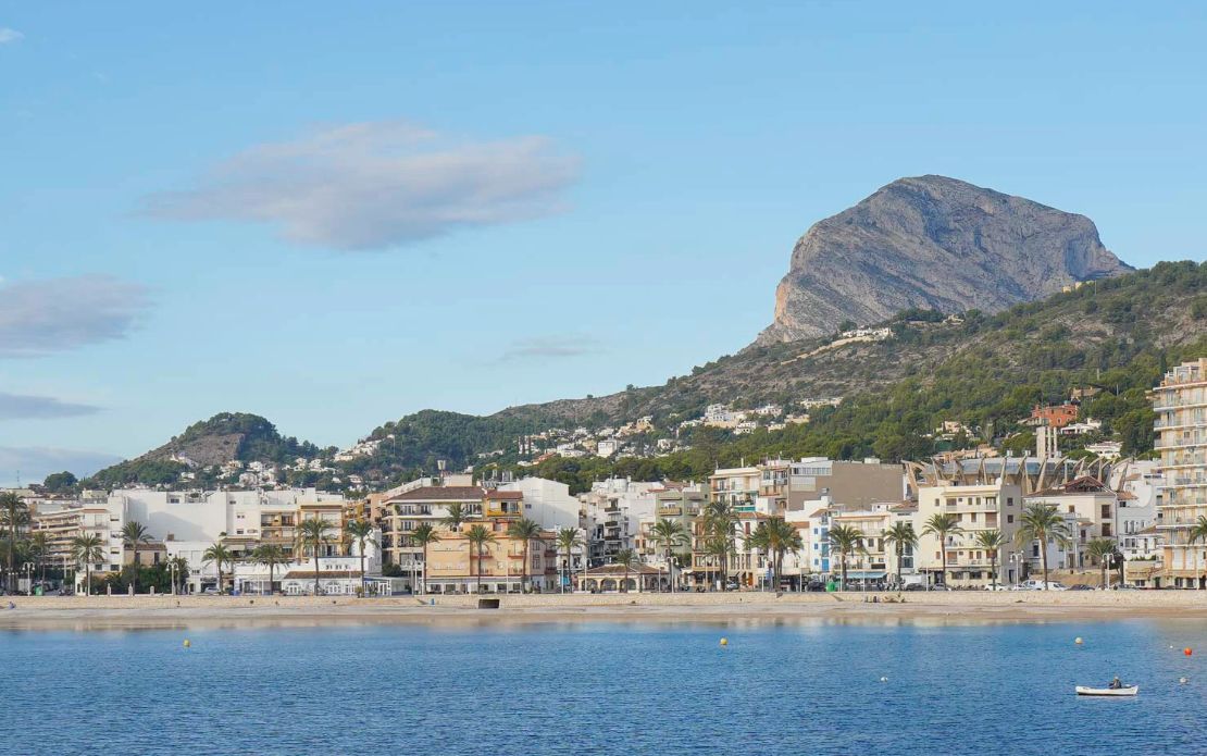 Villa moderna de nueva construcción junto a Cala Blanca en Jávea