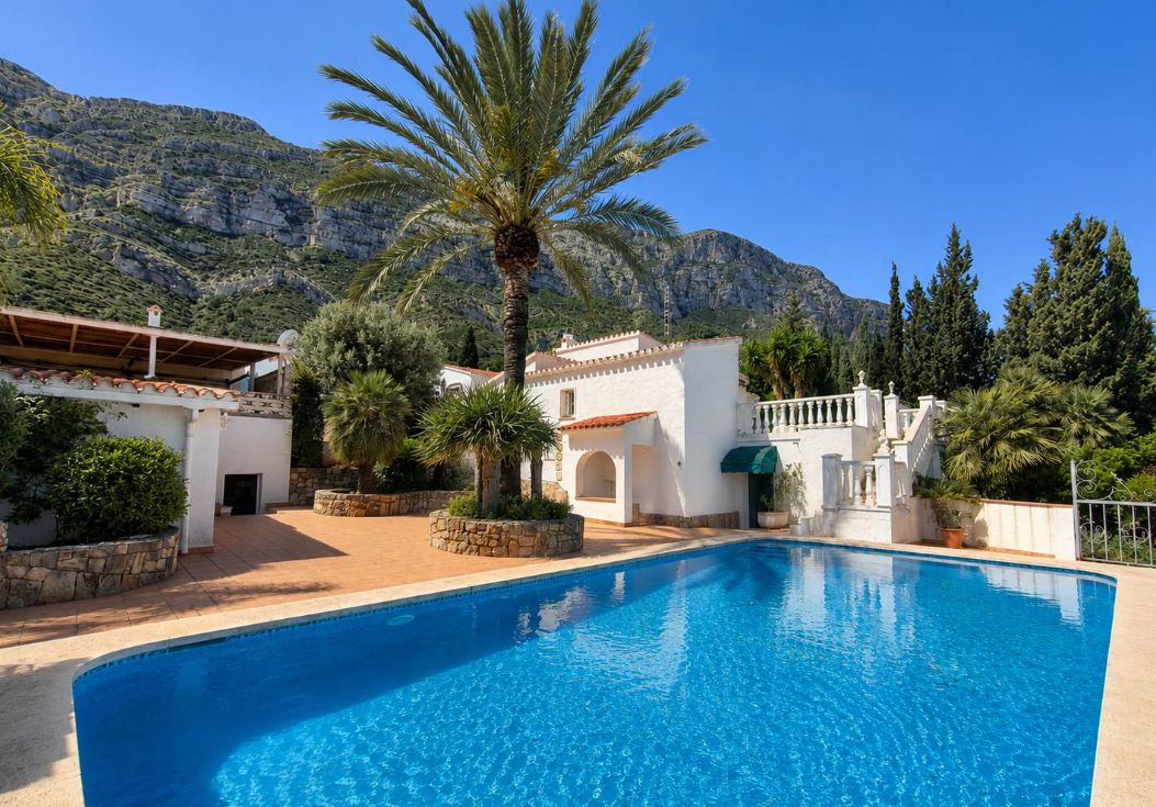 Mediterrane villa met uitzicht op zee en het kasteel van Dénia in El Montgó
