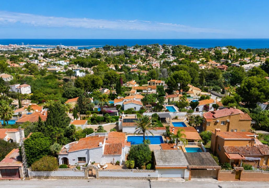 Mediterrane villa met uitzicht op zee en het kasteel van Dénia in El Montgó