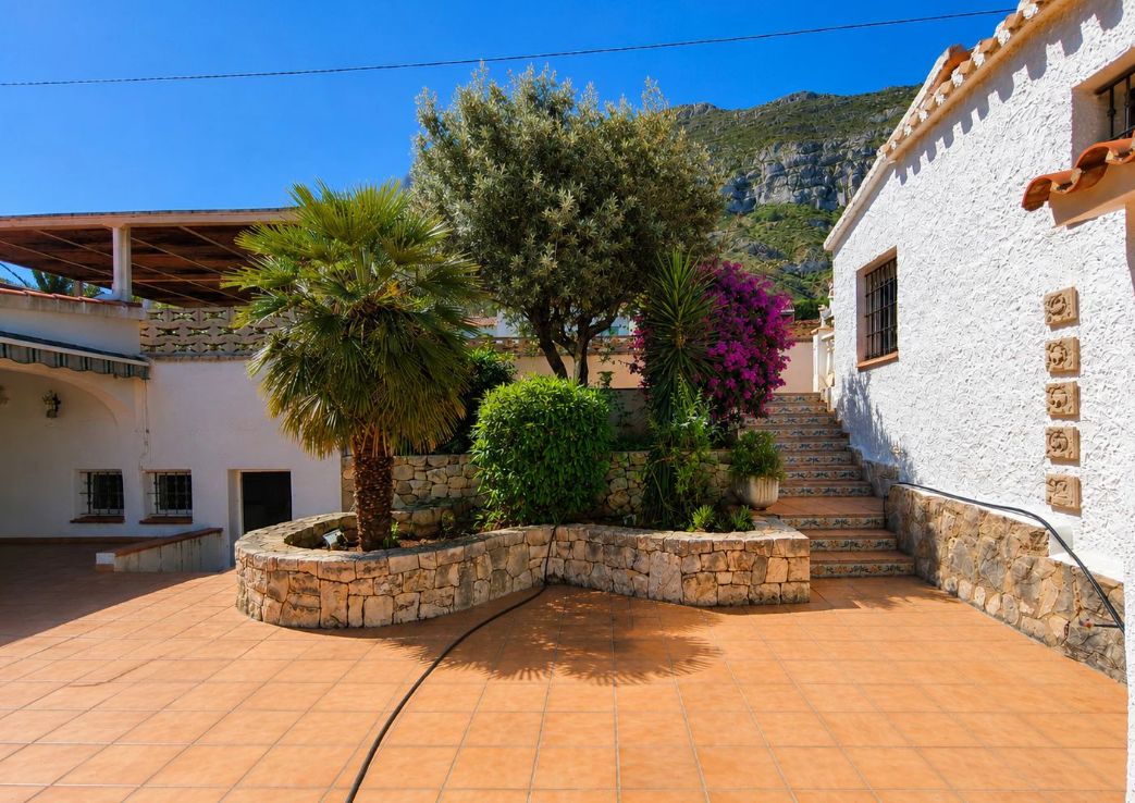 Mediterrane villa met uitzicht op zee en het kasteel van Dénia in El Montgó