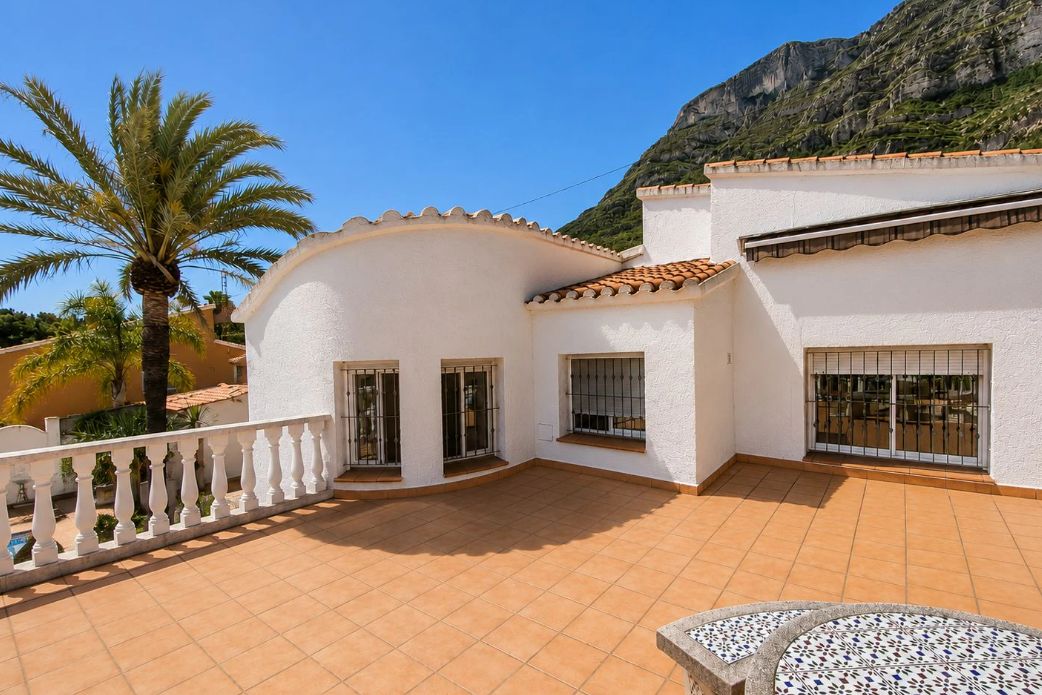 Mediterrane villa met uitzicht op zee en het kasteel van Dénia in El Montgó