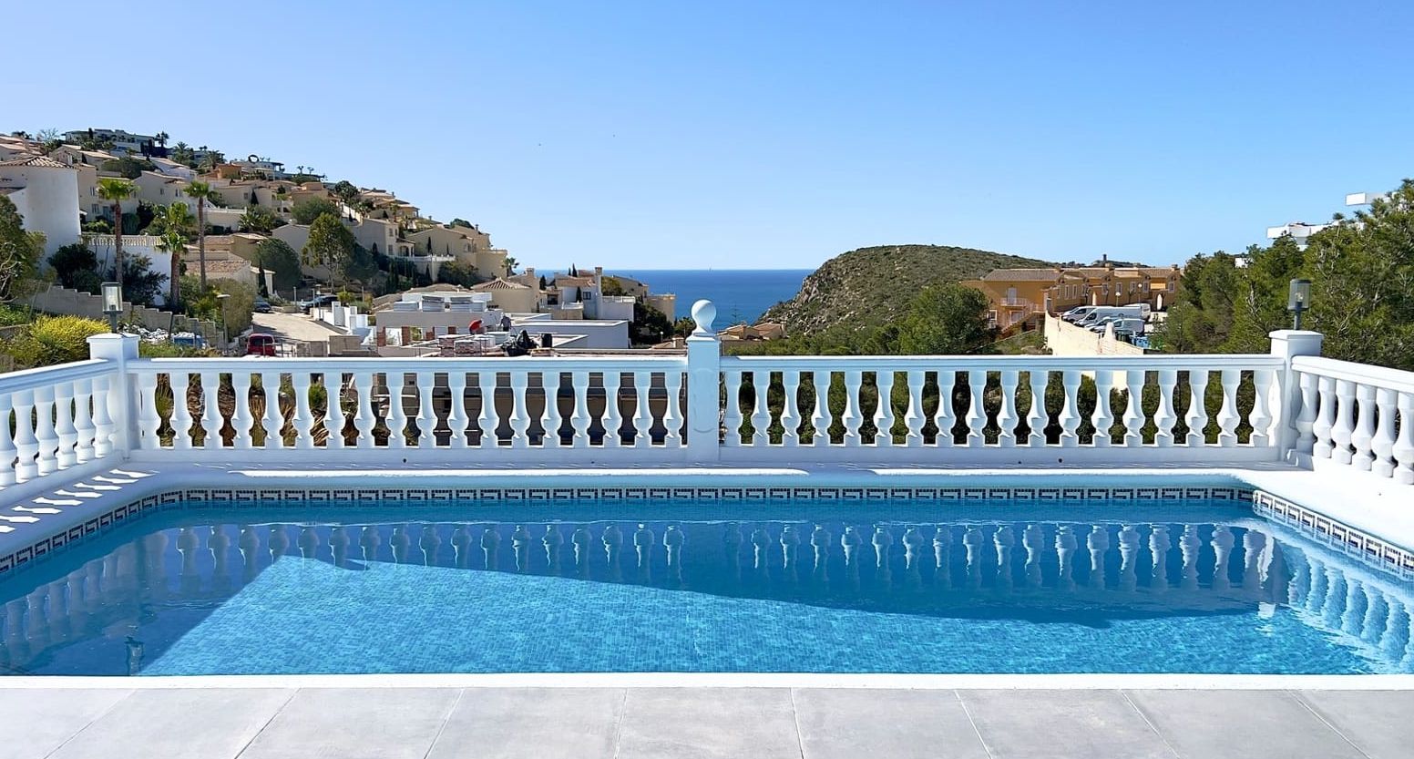 Villa rénovée avec vue sur la vallée et la mer à Magnolias, Cumbre del Sol