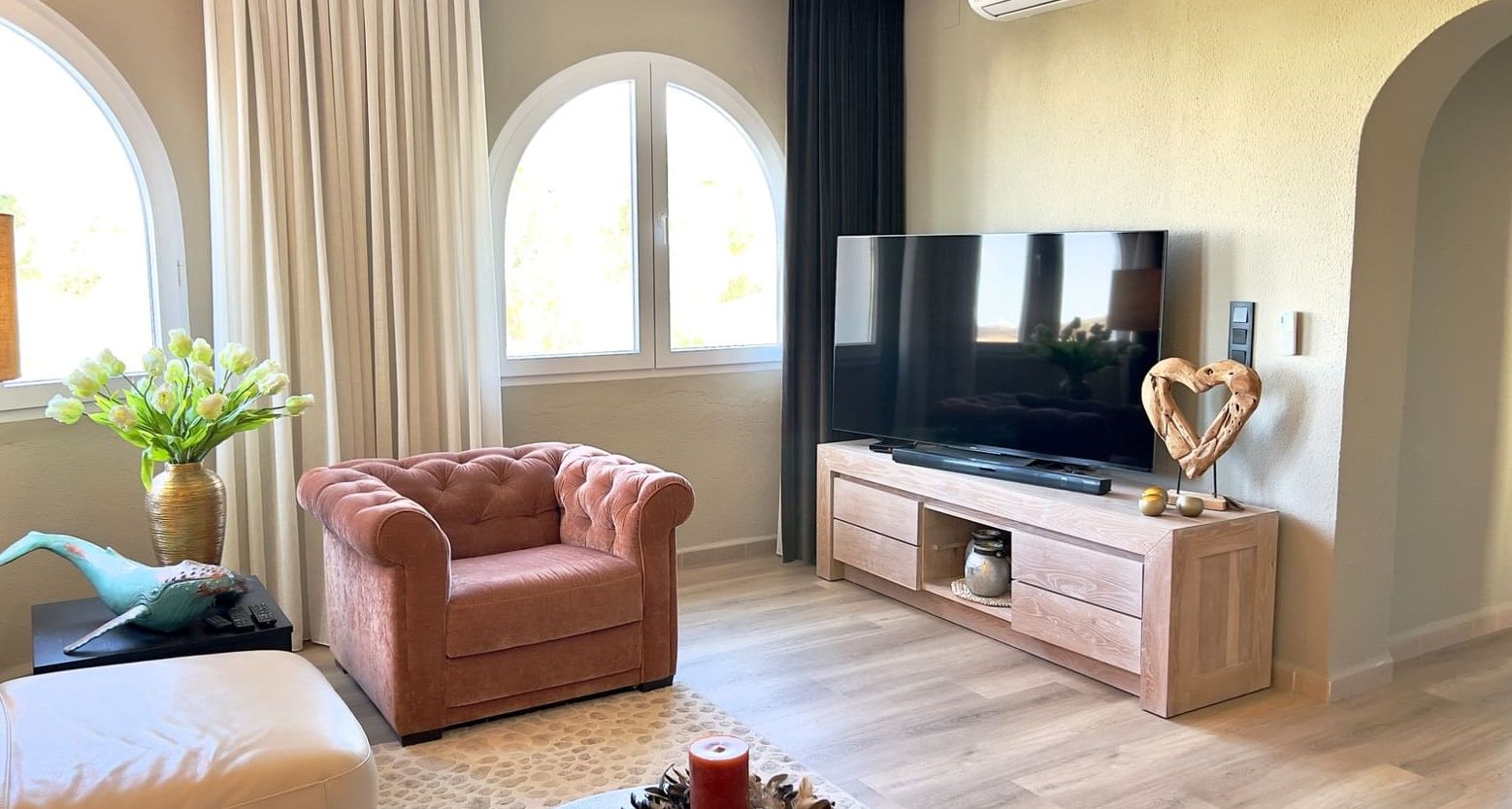 Villa rénovée avec vue sur la vallée et la mer à Magnolias, Cumbre del Sol