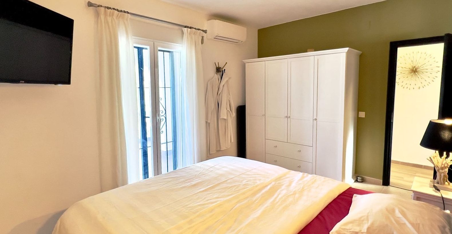 Villa rénovée avec vue sur la vallée et la mer à Magnolias, Cumbre del Sol