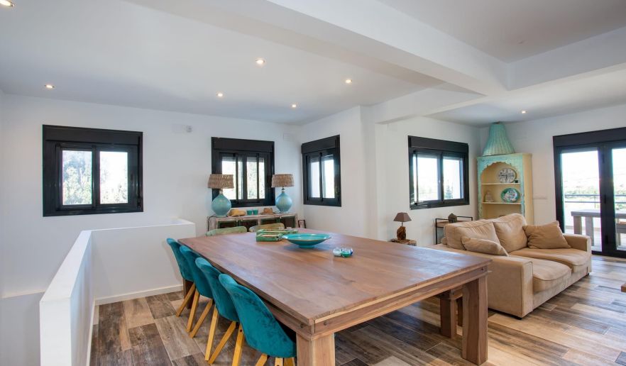 Villa de estilo ibicenco près de l'Arenal à Jávea avec piscine privée