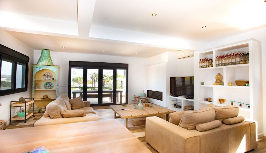 Villa de estilo ibicenco près de l'Arenal à Jávea avec piscine privée