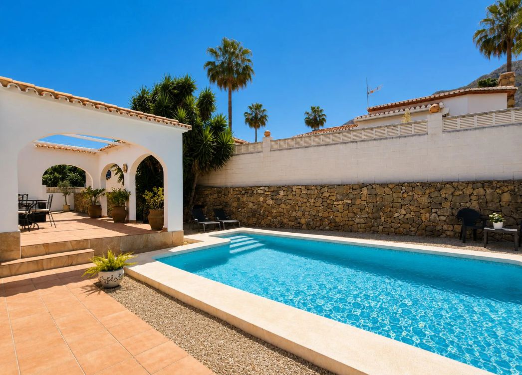 Villa méditerranéenne rénovée à vendre à El Montgó, Dénia