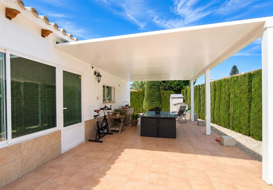 Villa méditerranéenne rénovée à vendre à El Montgó, Dénia