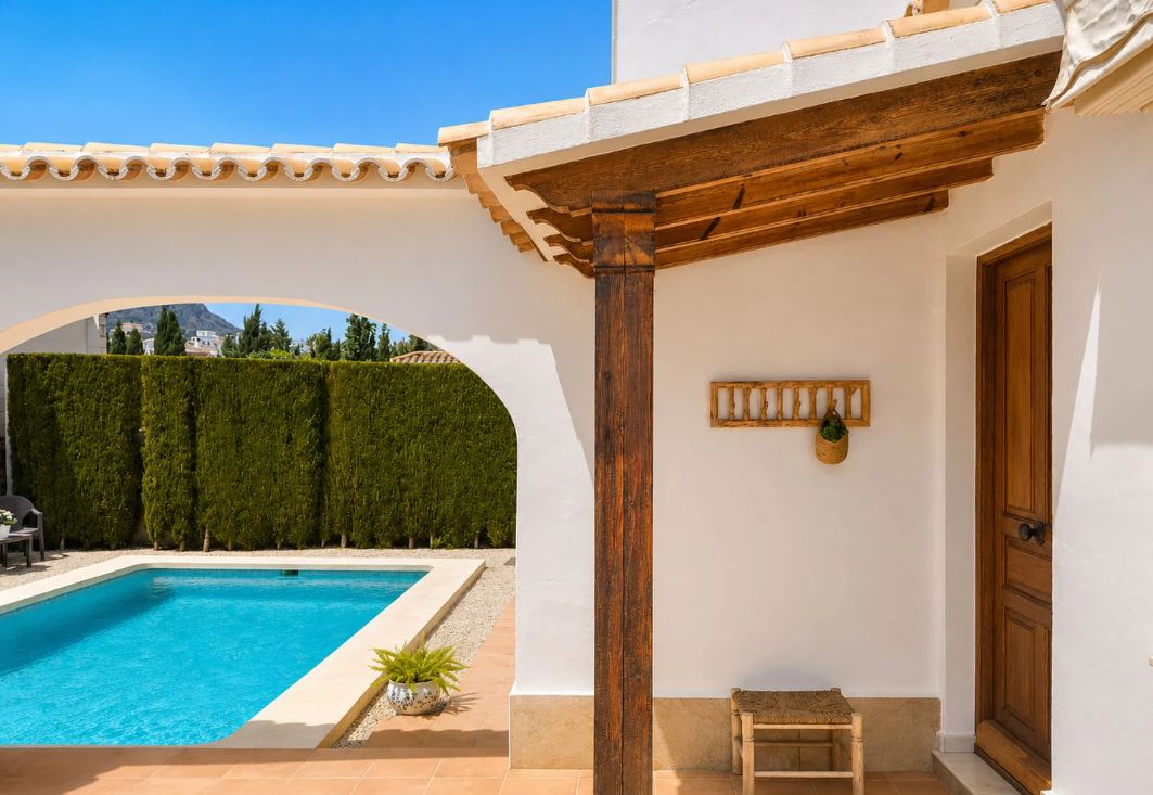 Villa méditerranéenne rénovée à vendre à El Montgó, Dénia