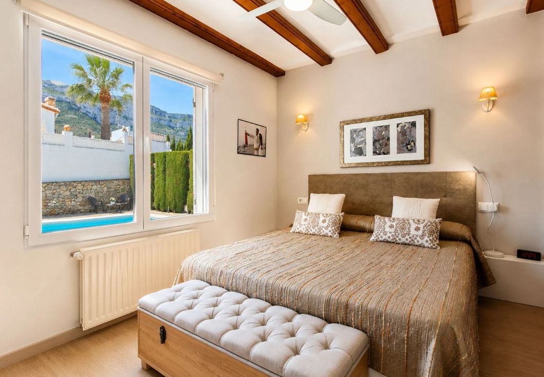 Villa méditerranéenne rénovée à vendre à El Montgó, Dénia