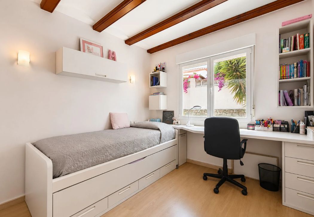 Villa méditerranéenne rénovée à vendre à El Montgó, Dénia