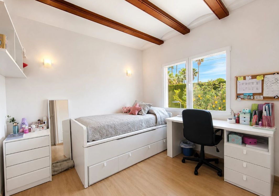 Villa méditerranéenne rénovée à vendre à El Montgó, Dénia