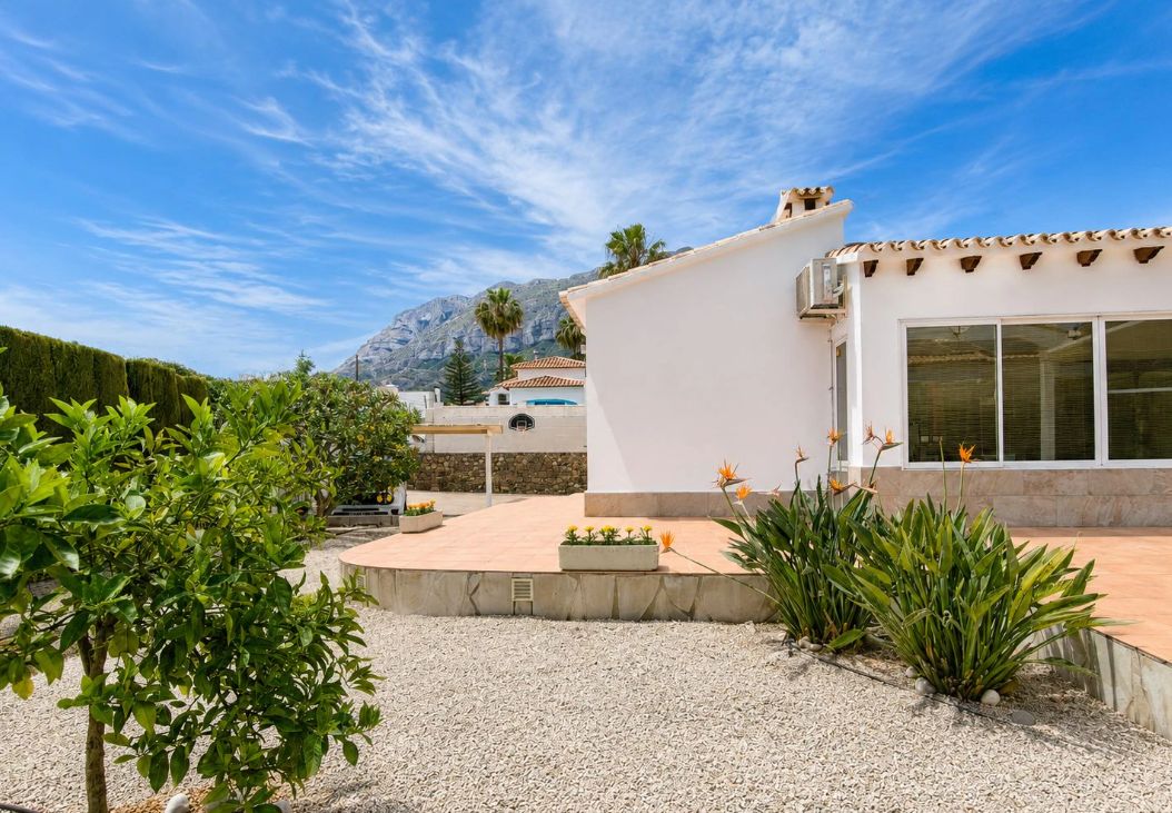 Villa méditerranéenne rénovée à vendre à El Montgó, Dénia