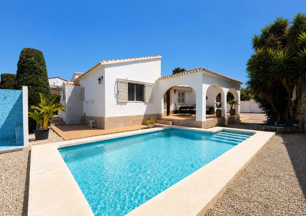 Villa méditerranéenne rénovée à vendre à El Montgó, Dénia