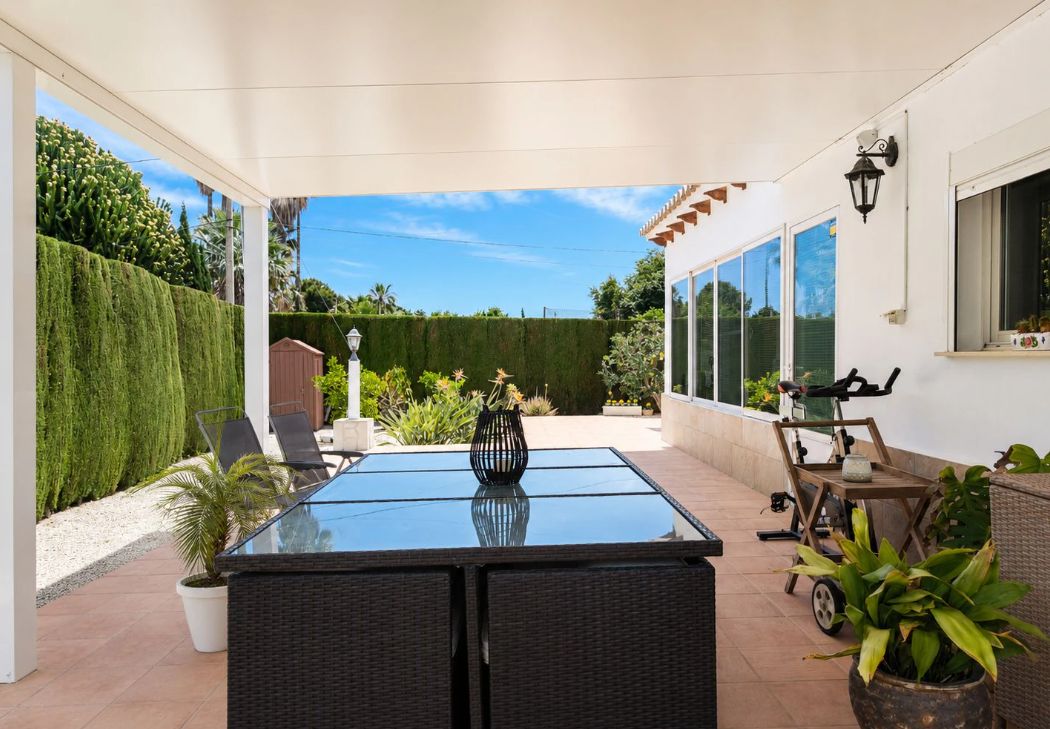Villa méditerranéenne rénovée à vendre à El Montgó, Dénia