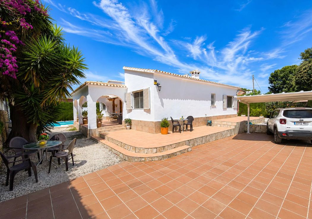 Villa méditerranéenne rénovée à vendre à El Montgó, Dénia