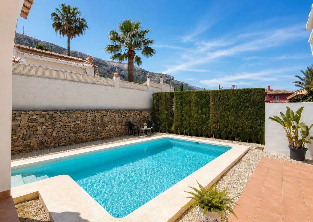 Villa méditerranéenne rénovée à vendre à El Montgó, Dénia
