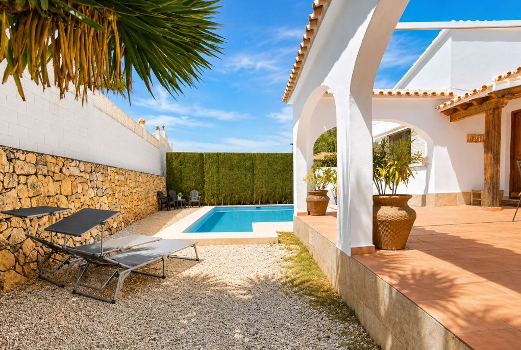 Villa méditerranéenne rénovée à vendre à El Montgó, Dénia