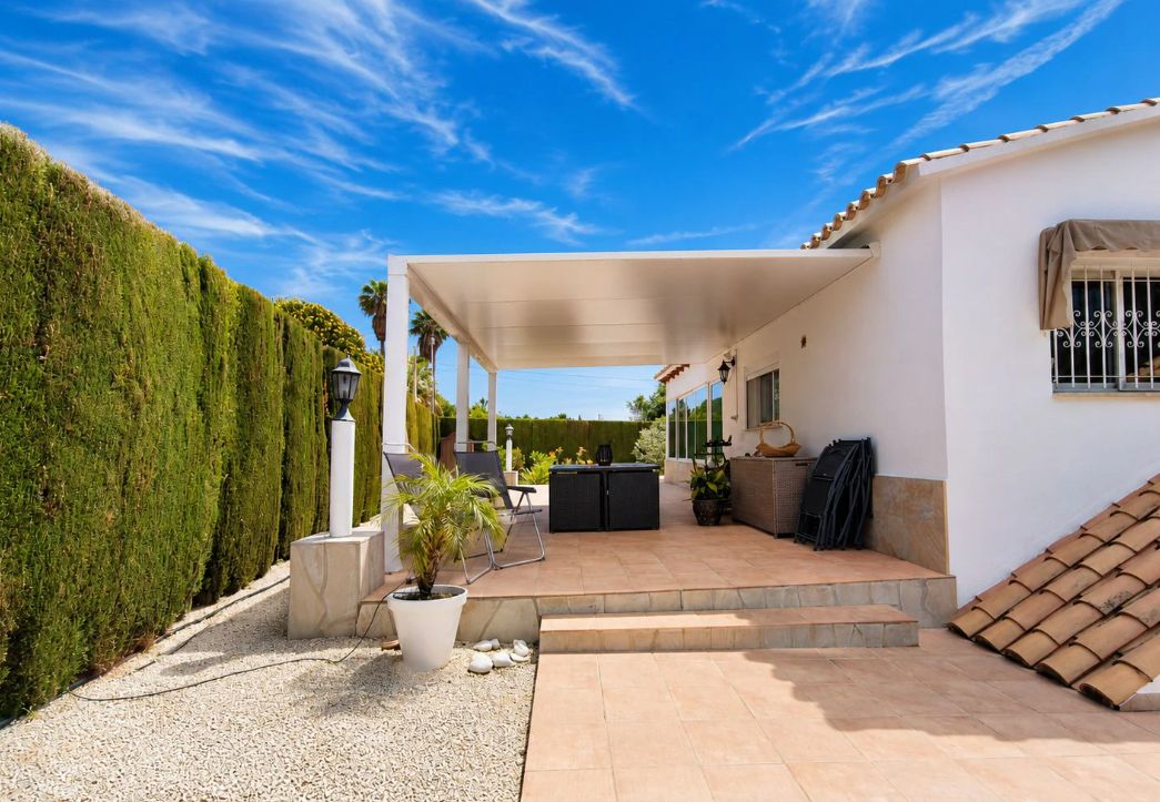 Villa méditerranéenne rénovée à vendre à El Montgó, Dénia