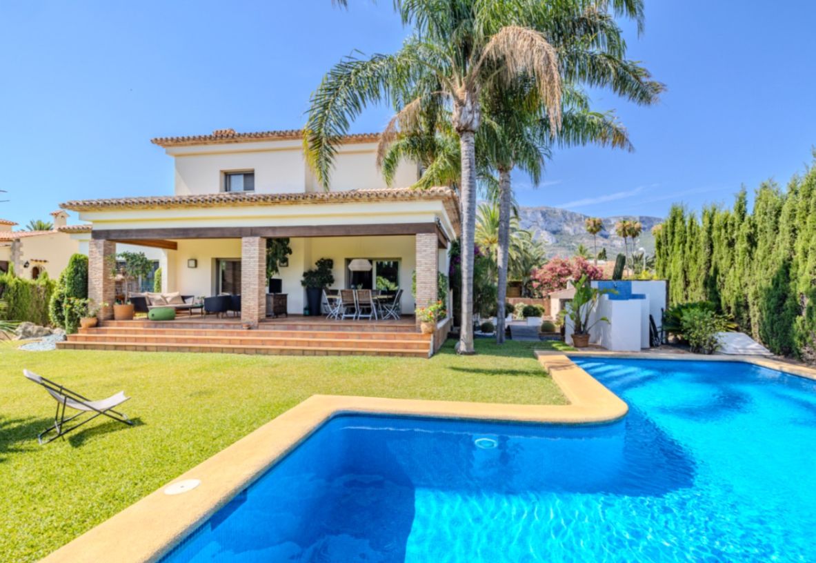 Hochwertige mediterrane Villa in San Nicolás, Dénia