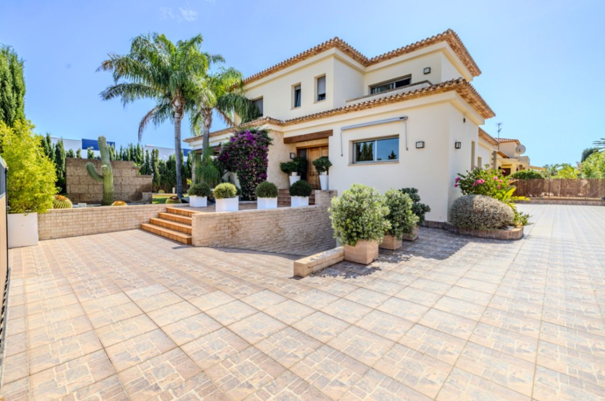 Hochwertige mediterrane Villa in San Nicolás, Dénia