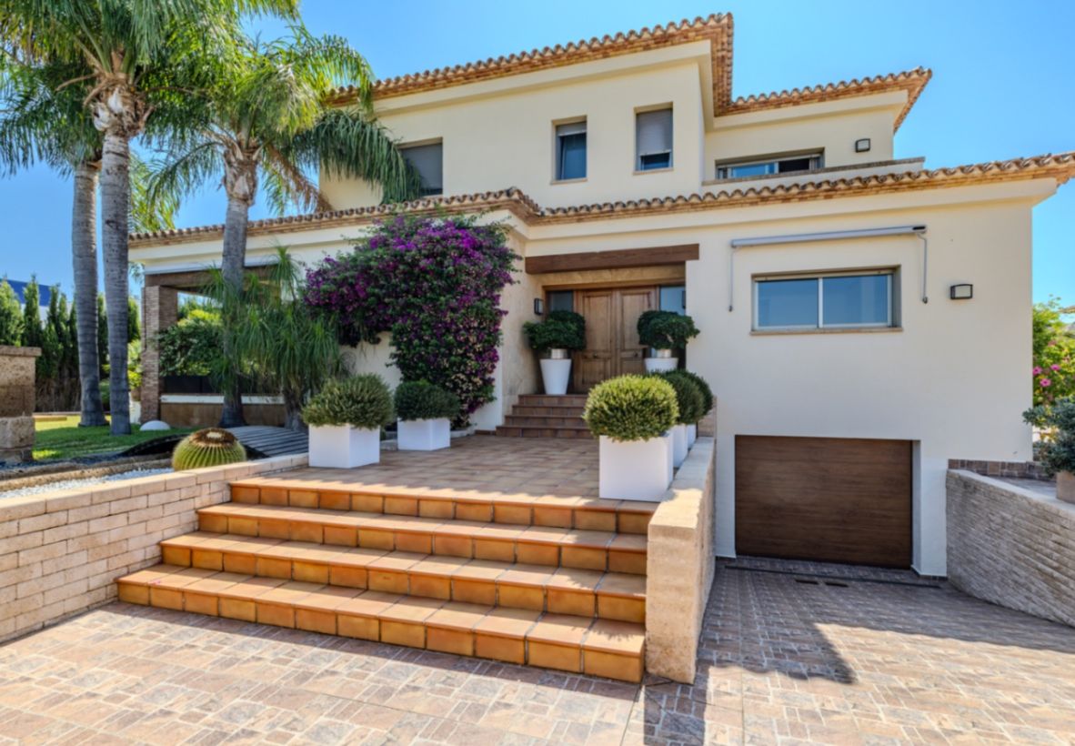 Hochwertige mediterrane Villa in San Nicolás, Dénia