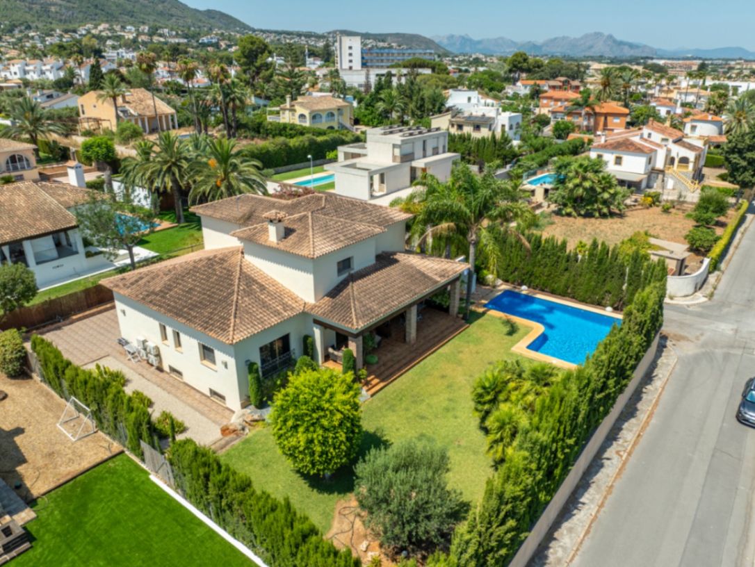 Hochwertige mediterrane Villa in San Nicolás, Dénia