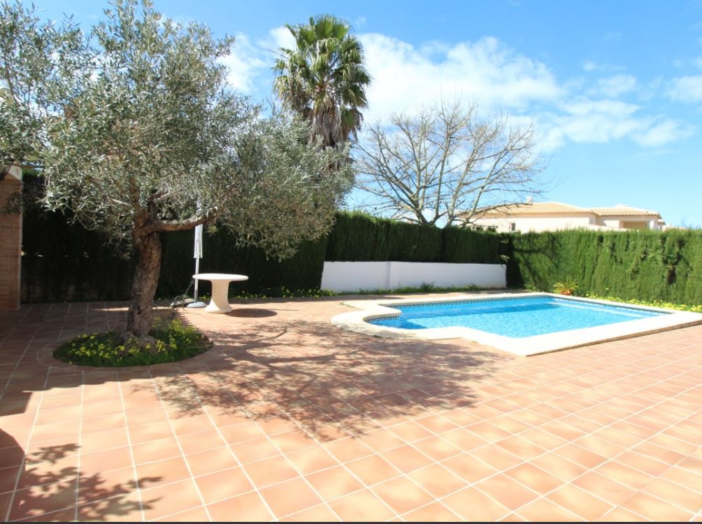 Villa elegante en venta en zona residencial de Denia