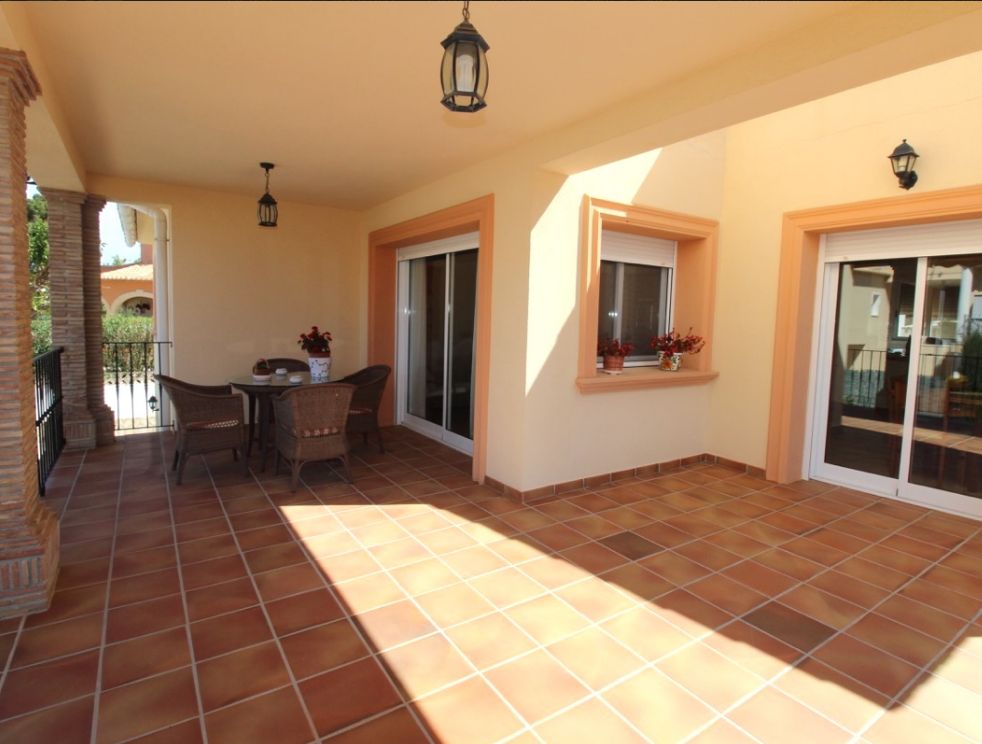 Villa elegante en venta en zona residencial de Denia