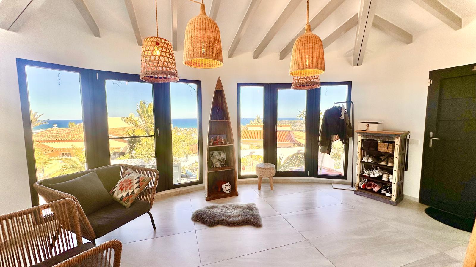 Villa méditerranéenne rénovée avec vue panoramique sur la mer et le Montgó à Dénia