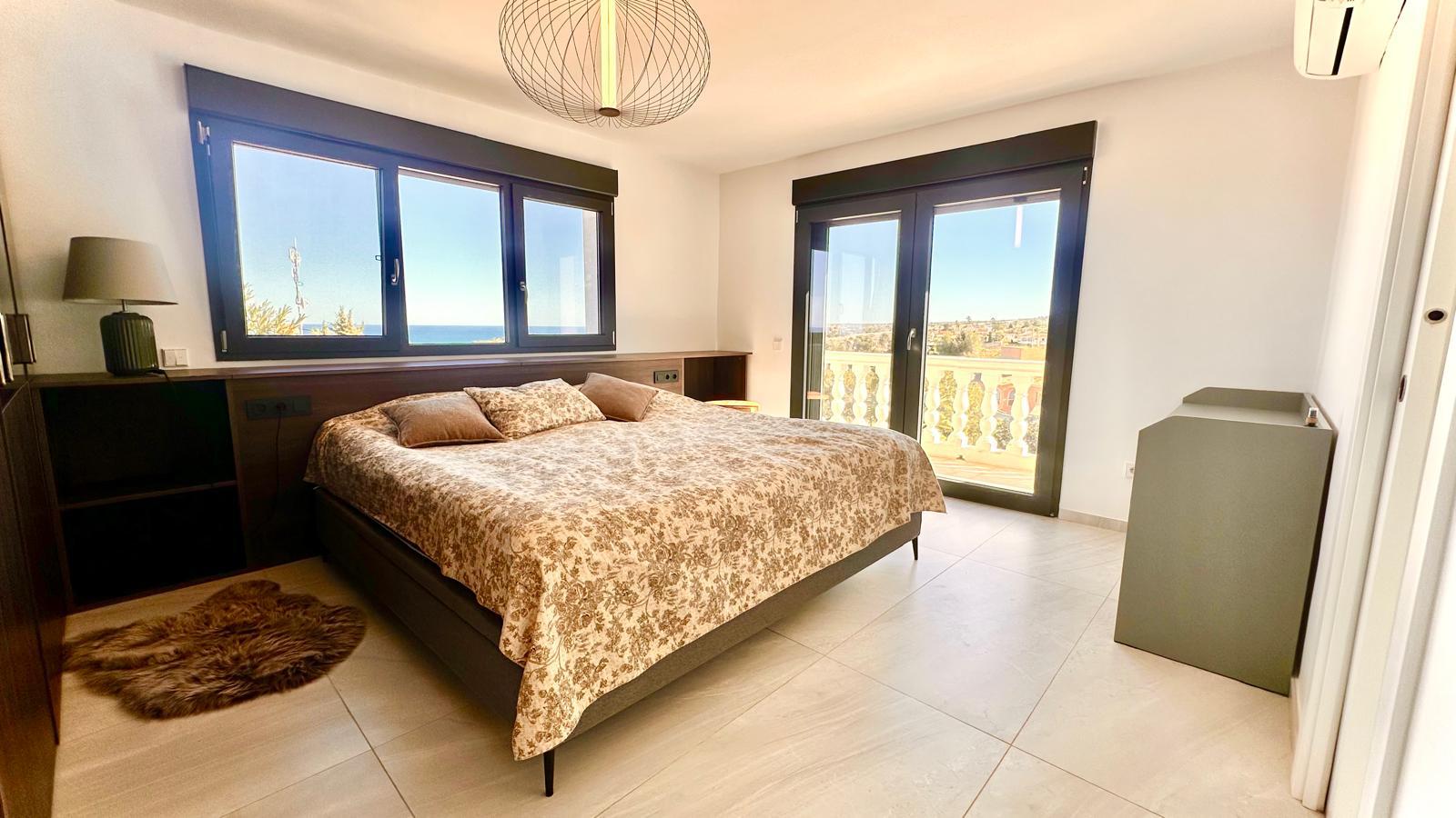 Villa méditerranéenne rénovée avec vue panoramique sur la mer et le Montgó à Dénia