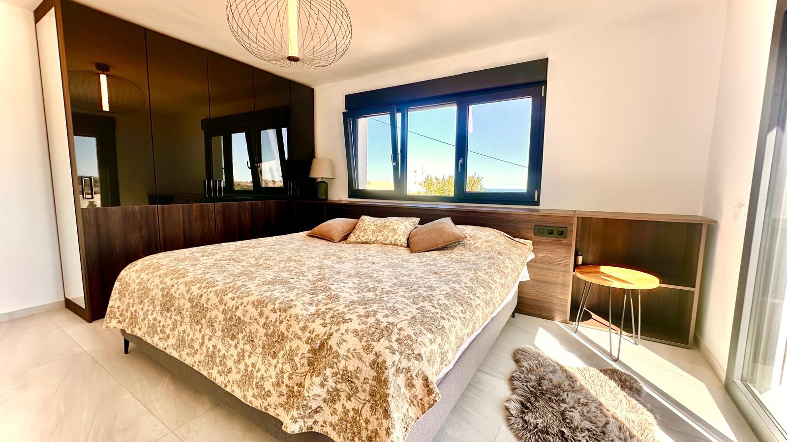 Villa méditerranéenne rénovée avec vue panoramique sur la mer et le Montgó à Dénia