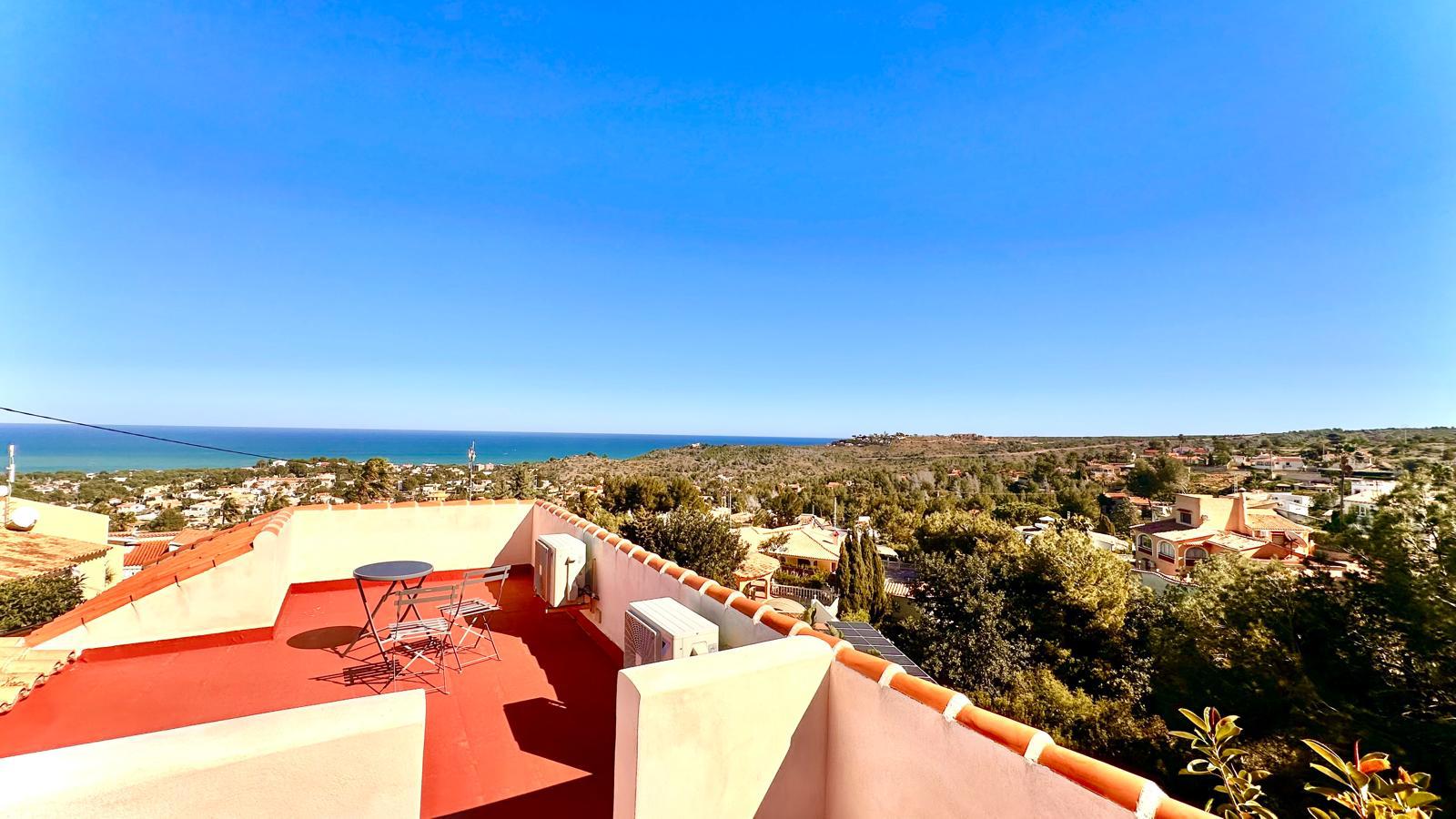 Villa méditerranéenne rénovée avec vue panoramique sur la mer et le Montgó à Dénia