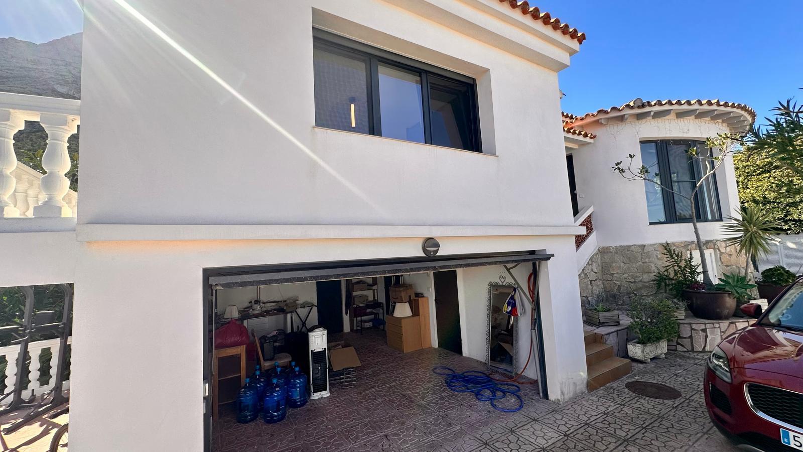 Villa méditerranéenne rénovée avec vue panoramique sur la mer et le Montgó à Dénia