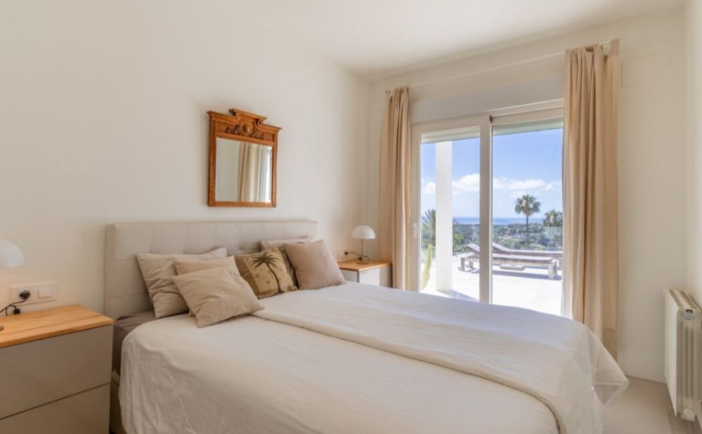 Modern villa with spectacular sea views in Moraira
