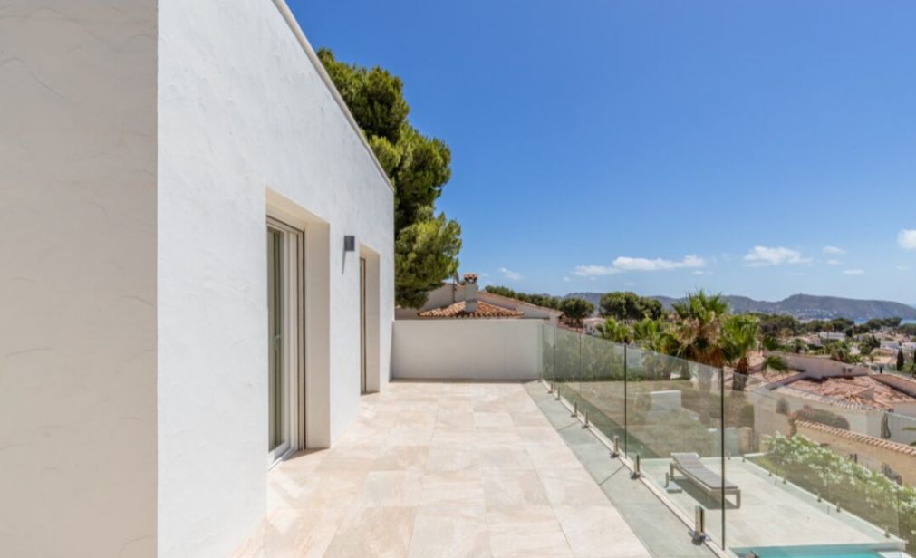 Modern villa with spectacular sea views in Moraira