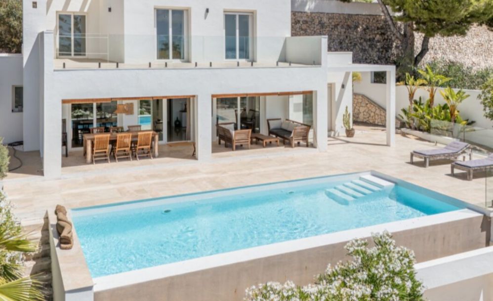 Modern villa with spectacular sea views in Moraira