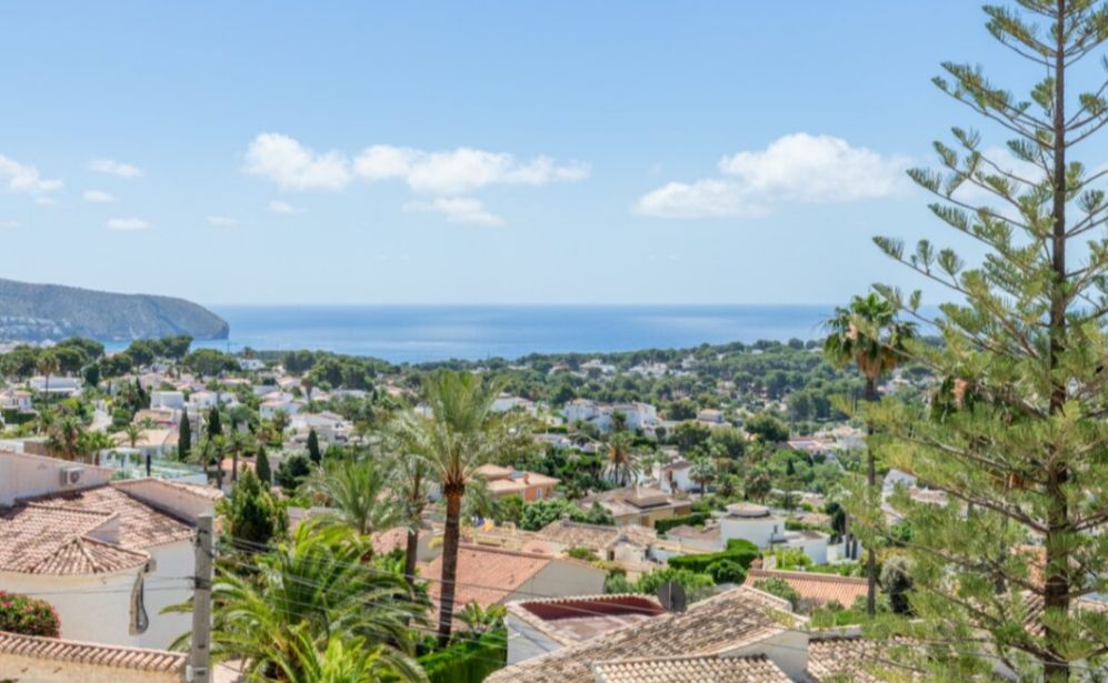 Modern villa with spectacular sea views in Moraira