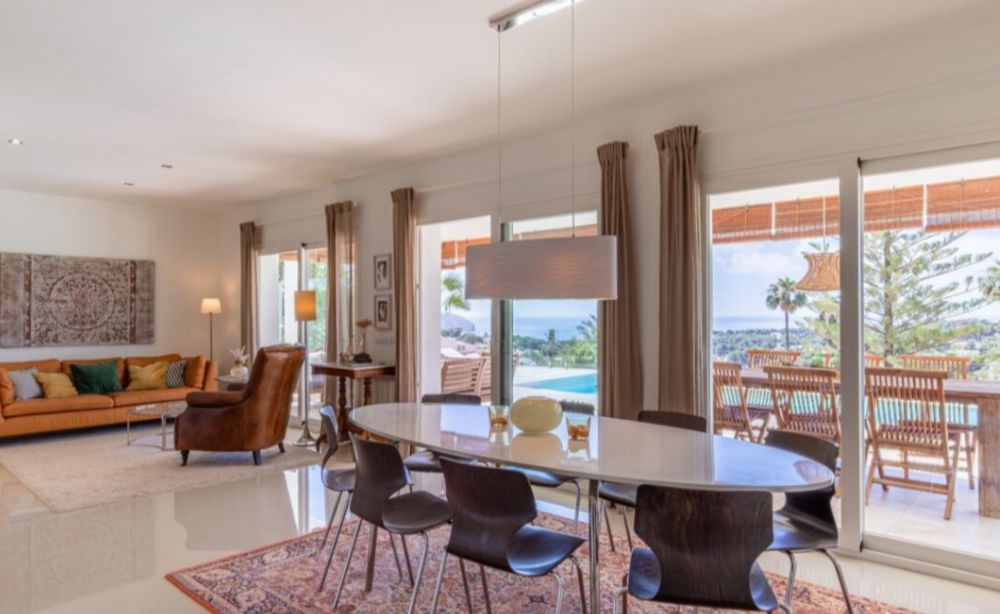 Modern villa with spectacular sea views in Moraira