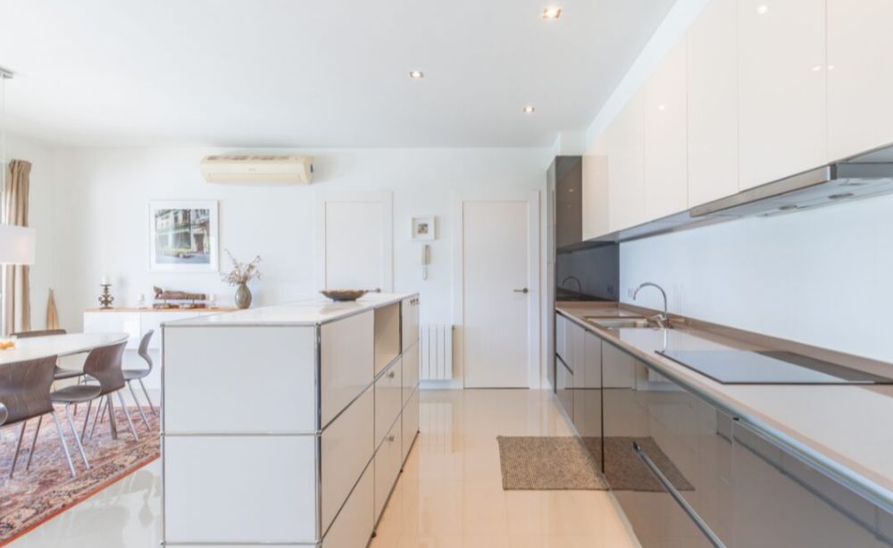 Modern villa with spectacular sea views in Moraira