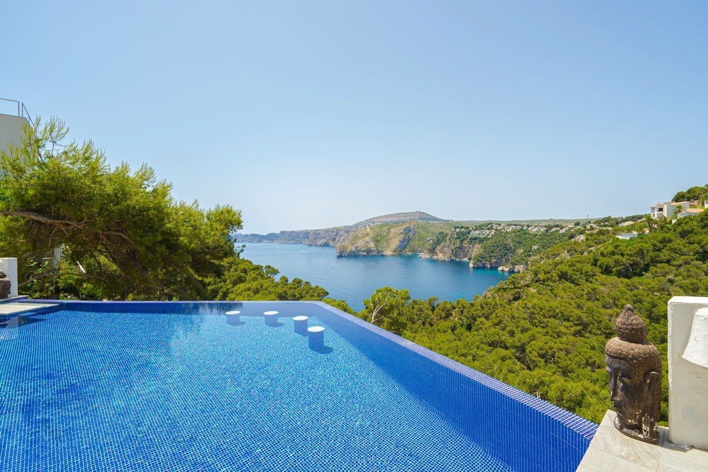 Mediterranean villa i första linjen med imponerande havsutsikt i Javea