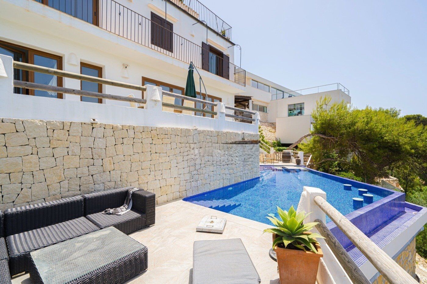 Mediterranean villa i första linjen med imponerande havsutsikt i Javea