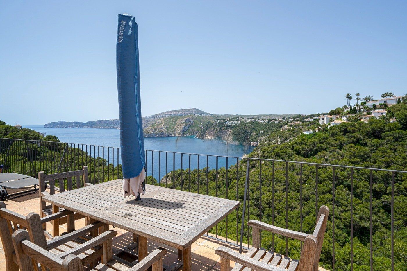 Mediterranean villa i första linjen med imponerande havsutsikt i Javea