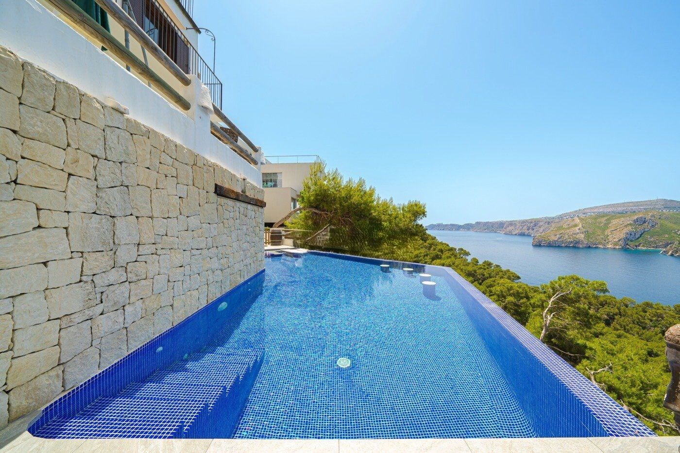 Mediterranean villa i första linjen med imponerande havsutsikt i Javea