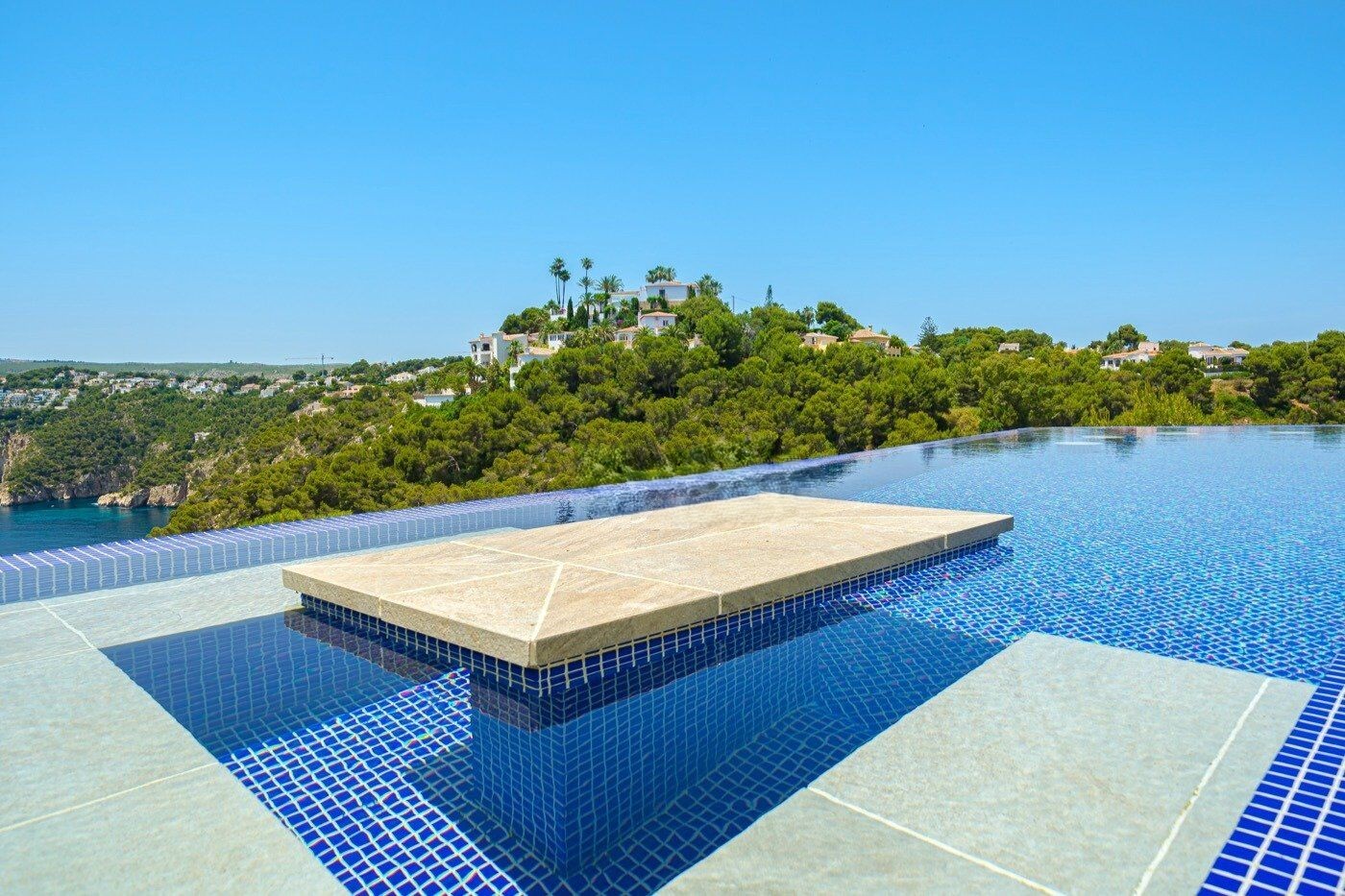 Mediterranean villa i första linjen med imponerande havsutsikt i Javea