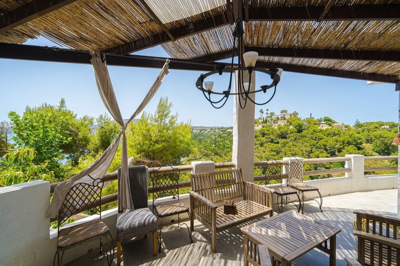 Mediterranean villa i första linjen med imponerande havsutsikt i Javea