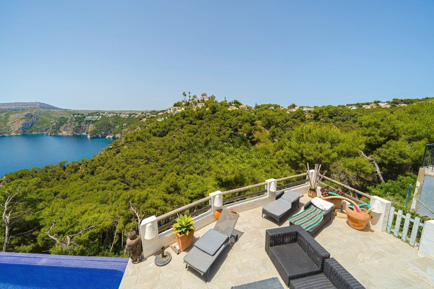Mediterranean villa i första linjen med imponerande havsutsikt i Javea