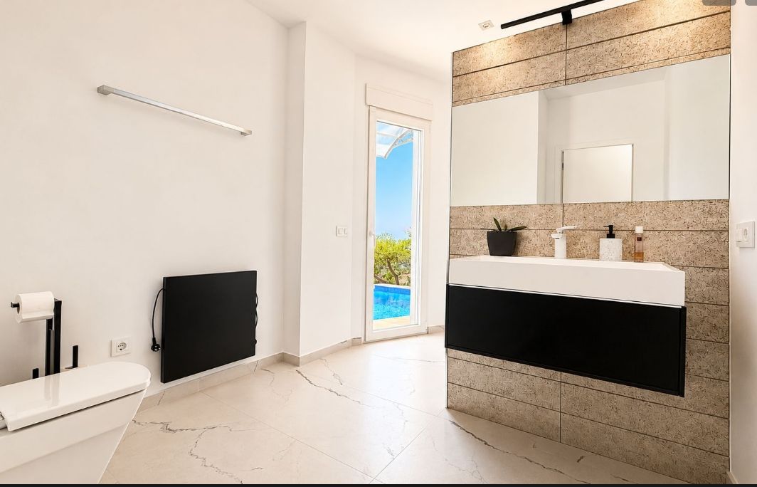 Villa rénovée avec vue sur la mer à Marquesas, Dénia